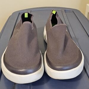 OOFOS Women's Slip-On Sneakers in Charcoal with Lime Pull Tabs